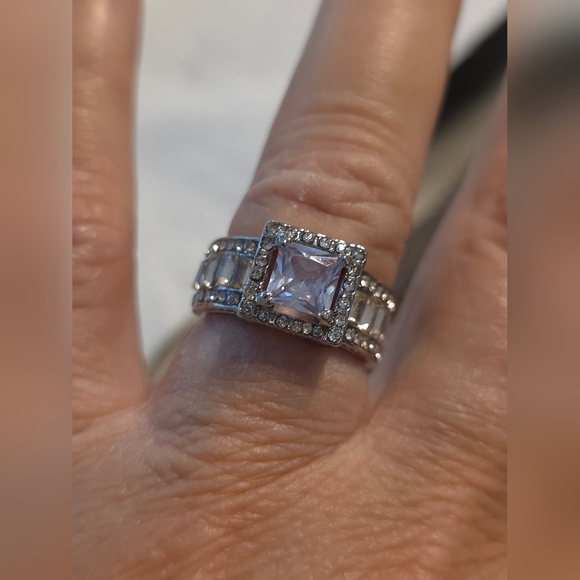 Simulated diamond Solitare fashion ring Size 6 - Picture 3 of 5